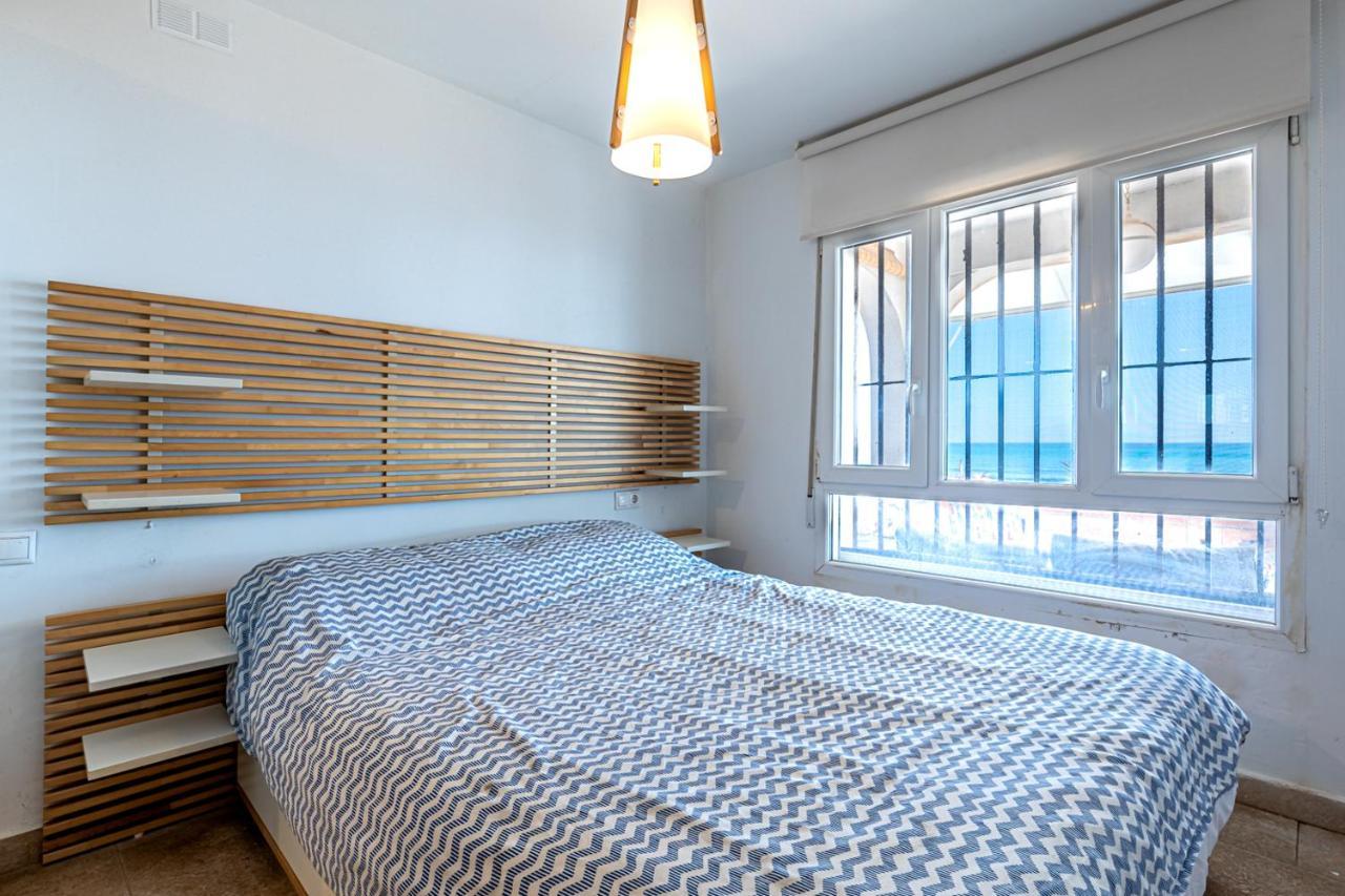 Beachfront Bliss: Apartamento A Pie De Playa Alicante Eksteriør bilde